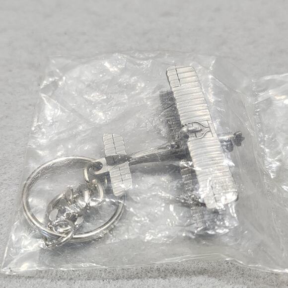 Chevron Bi-Plane Pewter Aviation Key Chain Silver Tone Advertisement Promo NIP - Picture 3 of 7